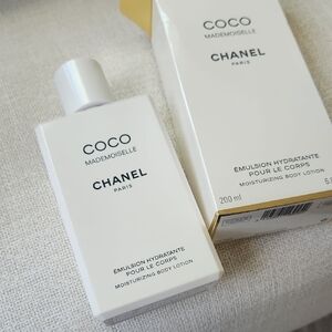 CHANEL Coco Mademoiselle Moisturizing Body Lotion - White and Gold